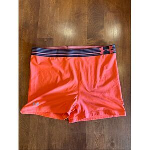 Woman’s under armour hottie shorts size XL